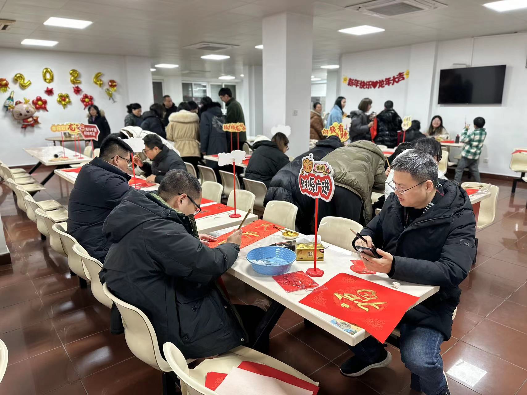 “迎春接福，共慶佳節(jié)”包餃子、寫(xiě)春聯(lián)活動(dòng)1 (25).jpg